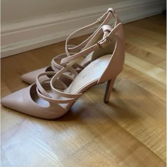 Le Chateau Light Pink Heels - Picture 2 of 7